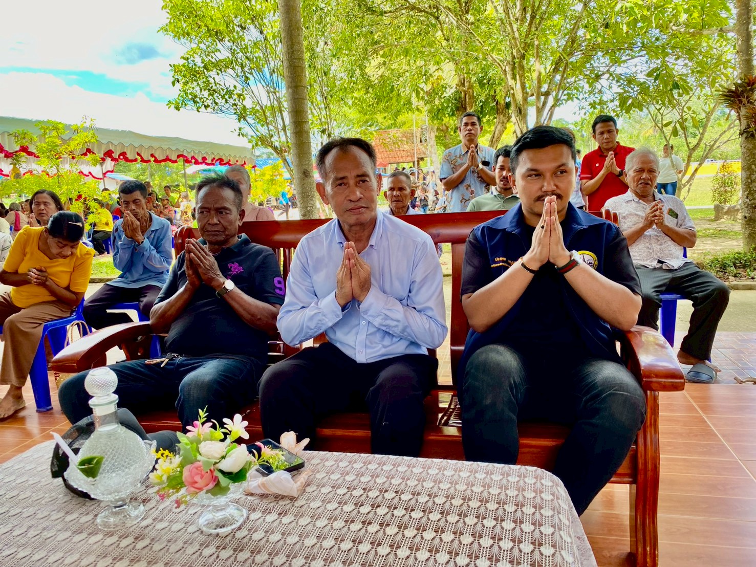 วันพุธ ที่ 8 ตุลาคม 2568
เทศบาลตำบลคลองใหญ่ นำโดยนายสายัญ  แดงปรก นายกเทศมนตรีตำบลคลองใหญ่ พร้อมด้วยคณะผู้บริหาร สมาชิกสภาเทศบาล และผู้นำชุมชน ได้ร่วมกับโรงเรียนบ้านคลองใหญ่ ร่วมจัดกิจกรรมชักเรือพระ ประจำงบประมาณ พ.ศ.2569 ไดยมีวัดที่เข้าร่วม 4 วัดได้แก่ วัดตะโหมด วัดพรุนายขาว วัดโหล๊ะจันกระ และสำนักสงฆ์ทุ่งขี้กวาง ซึ่งทั้ง 4 วัดนี้ได้ไปรวมตัวกัน ณ โรงเรียนบ้านคลองใหญ่