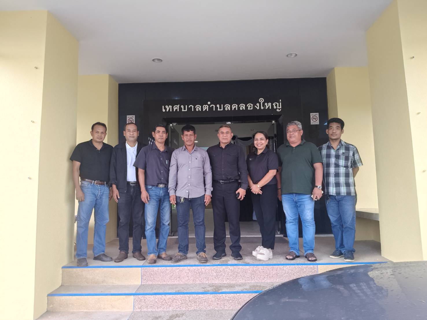 วันศุกร์ ที่ 21 พฤศจิกายน เวลา 15.30 น.
นายวิริโย  แสงเกื้อหนุน รองนายกเทศมนตรีตำบลคลองใหญ่ ร่วมให้การต้อนรับ นายนคร  จันทภาโส  นายอำเภอตะโหมด ลงพื้นที่ตรวจเยี่ยมเพื่อติดตามสถานการณ์น้ำท่วมในพื้นที่ตำบลคลองใหญ่