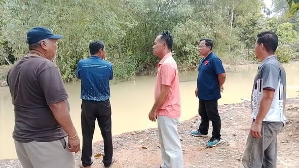 ร่วมลงพื้นที่สำรวจคลองท่าเชียด หมู่ที่ 3 ตำบลคลองใหญ่ อำเภอตะโหมด จังหวัดพัทลุง ที่ได้รับความเสียหายจากน้ำกัดเซาะจากเหตุอุทกภัยในพื้นที่ตำบลคลองใหญ่
